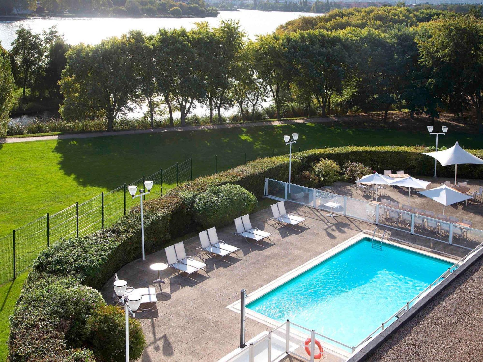 Novotel Paris Creteil Le Lac Eksteriør billede